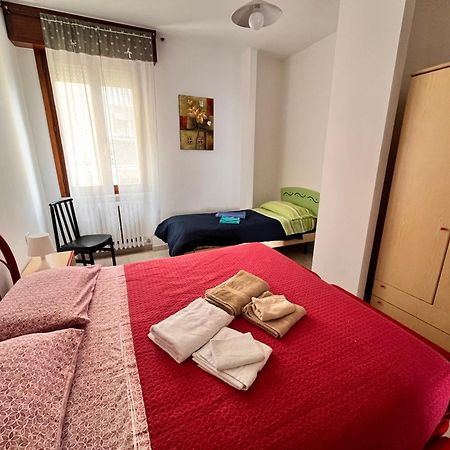 Good House- Ampio Appartamento Vicino Al Mare Rimini Bagian luar foto