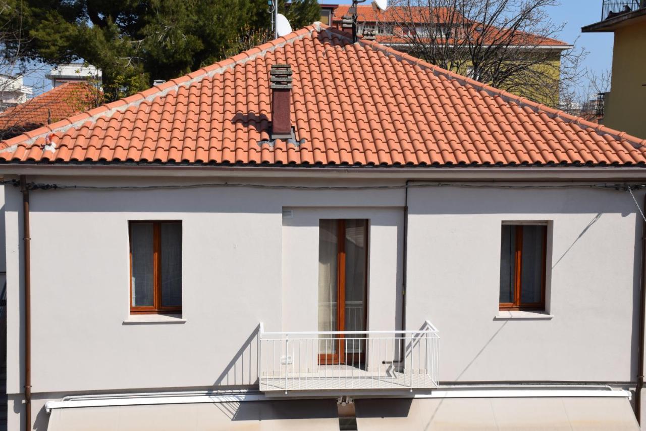 Good House- Ampio Appartamento Vicino Al Mare Rimini Bagian luar foto