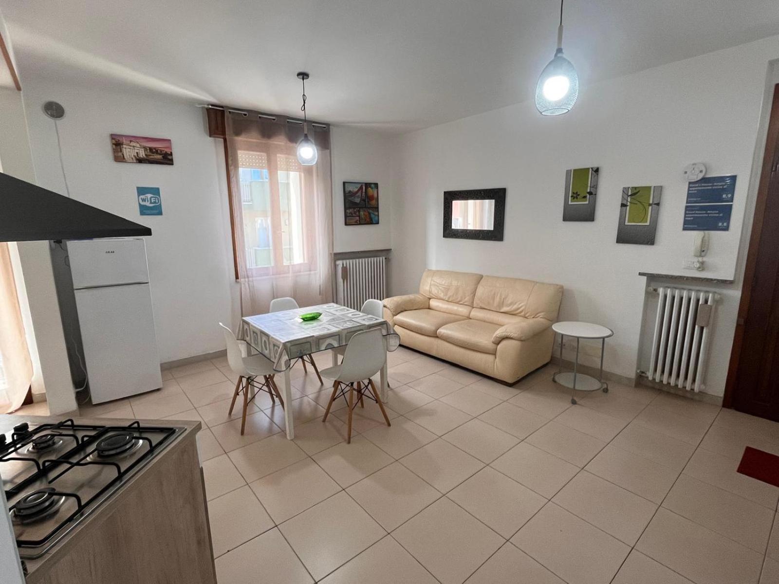 Good House- Ampio Appartamento Vicino Al Mare Rimini Bagian luar foto